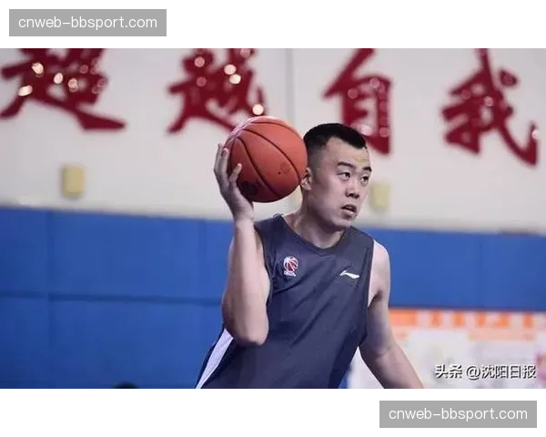 特写:老将韩德君的掩护艺术——辽宁高位“瓷实”挡拆的战术支点作用 特写:老将韩德君的掩护艺术——辽宁高位“瓷实”挡拆的战术支点作用