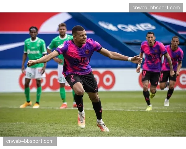 特写：巴黎郊区足球学校的孩子们，他们的梦想与法甲息息相关