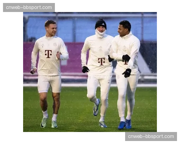 “足球课堂”项目走进慕尼黑小学,基米希参与指导 “足球课堂”项目走进慕尼黑小学,基米希参与指导