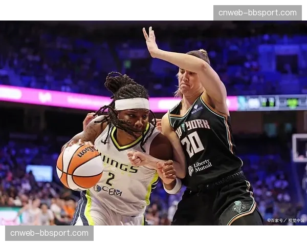 内部训练赛报道:火花队新老阵容磨合,主教练称赞防守沟通 内部训练赛报道:火花队新老阵容磨合,主教练称赞防守沟通